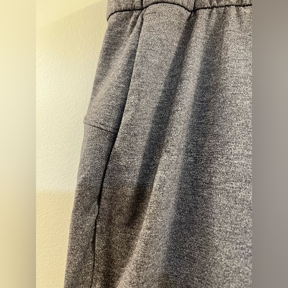 12. Lululemon On The Fly Pant *27" Heathered Black - Picture 11 of 16